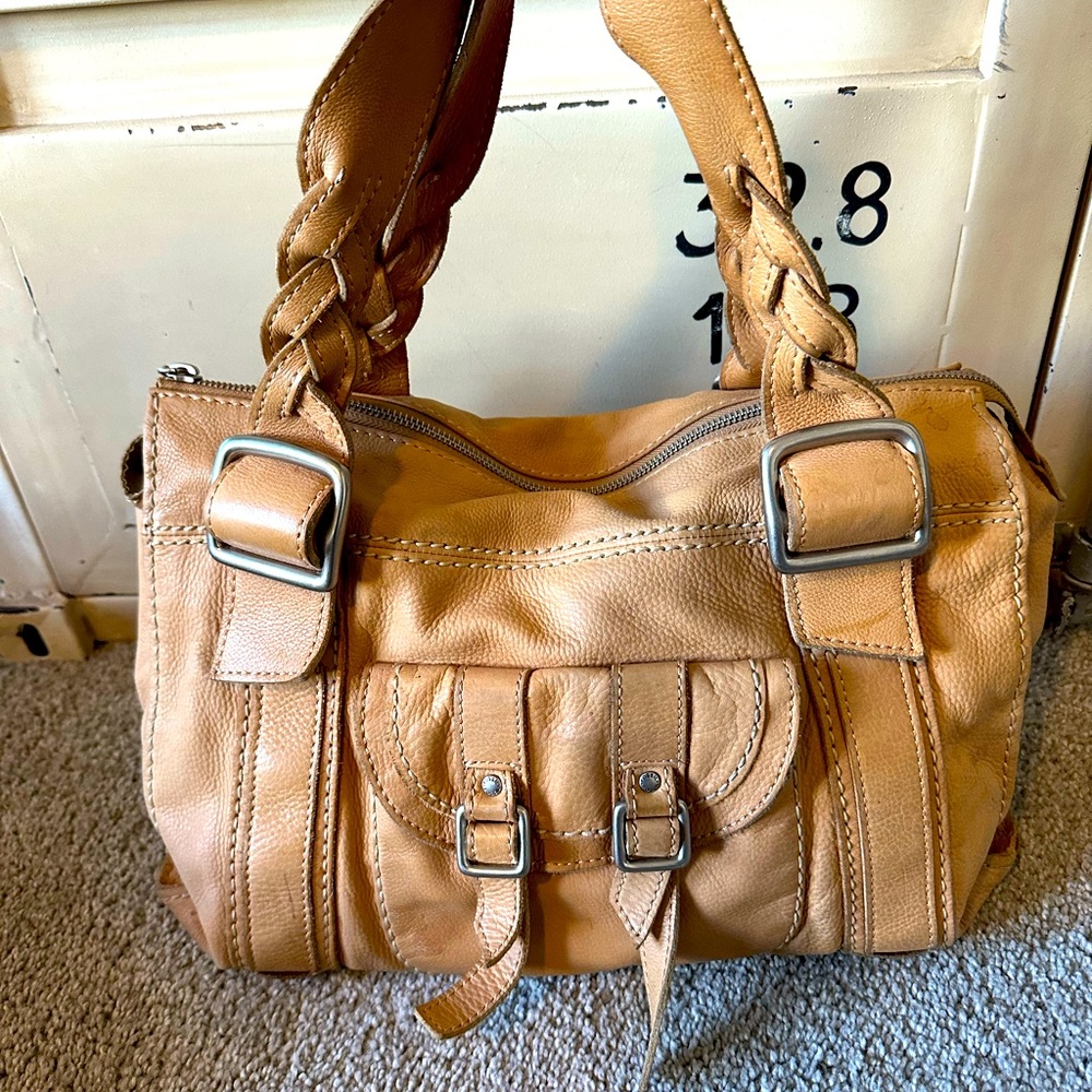 Fossil! Big soft genuine leather light hide satchel! 🐂